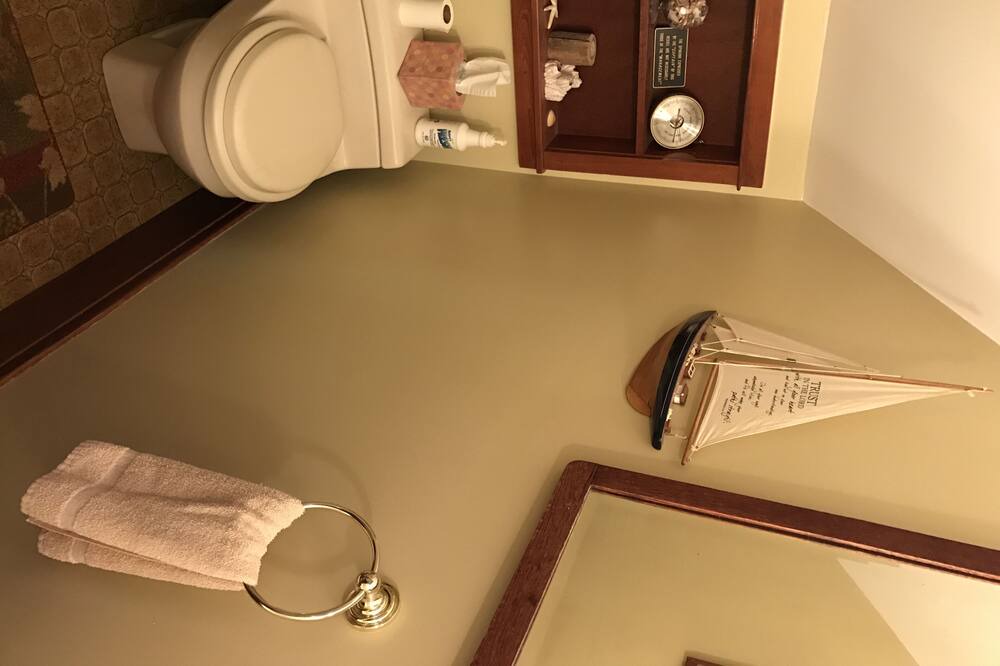 Photo of Bathroom in Albion