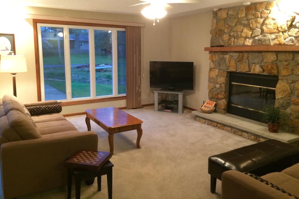 Photo of Livingroom in Huron