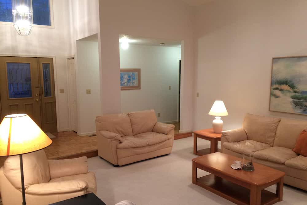 Photo of Livingroom in Huron