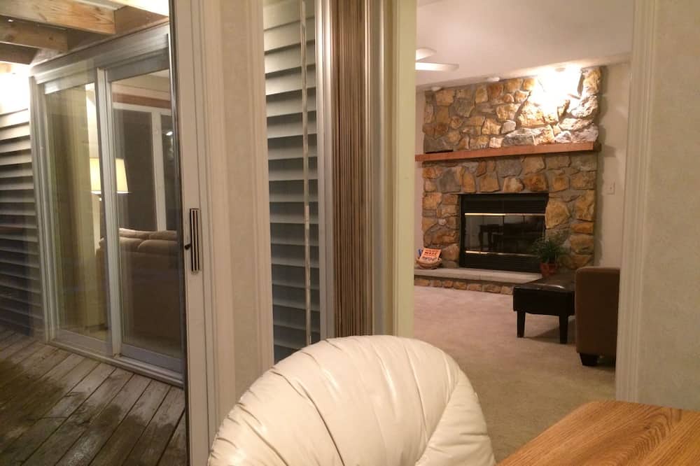 Photo of Livingroom in Huron