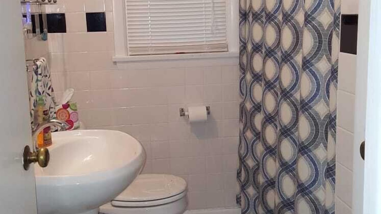 Photo of Bathroom in Madison-on-the-Lake