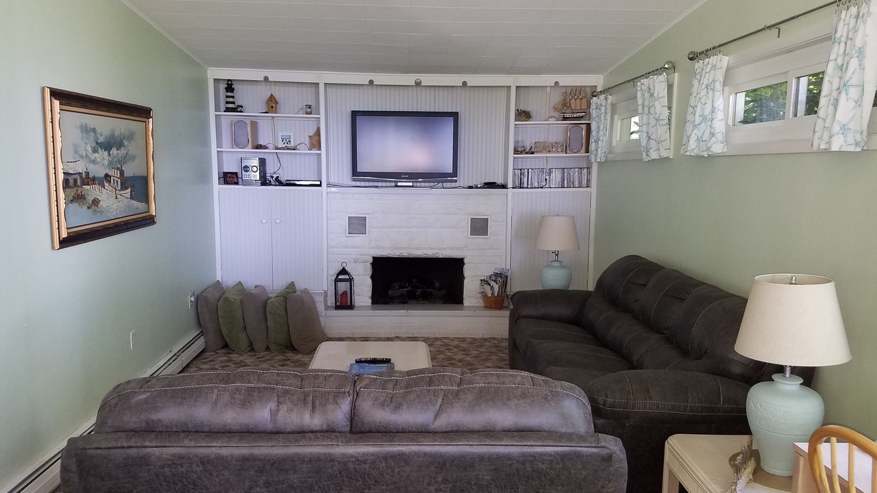 Photo of Livingroom in Madison-on-the-Lake
