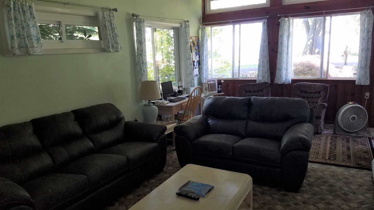 Photo of Livingroom in Madison-on-the-Lake