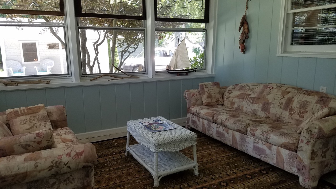 Photo of Livingroom in Madison-on-the-Lake