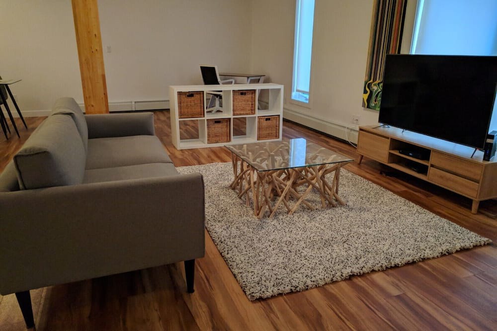 Photo of Livingroom in North Central Edmonton
