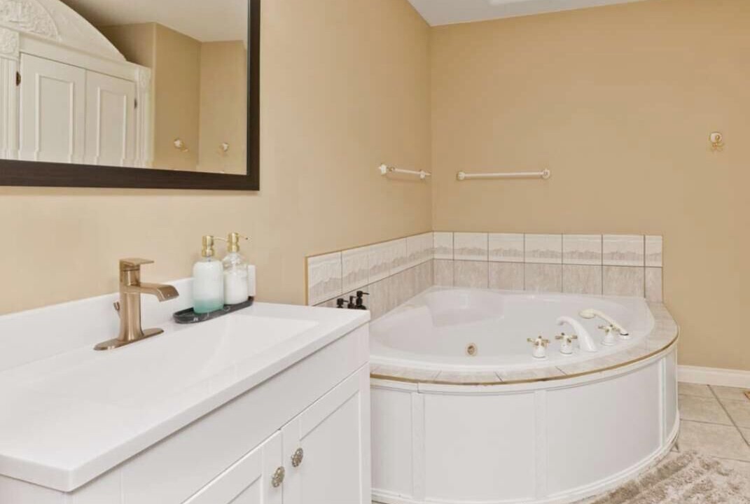 Photo of Bathroom in Arbour Lake
