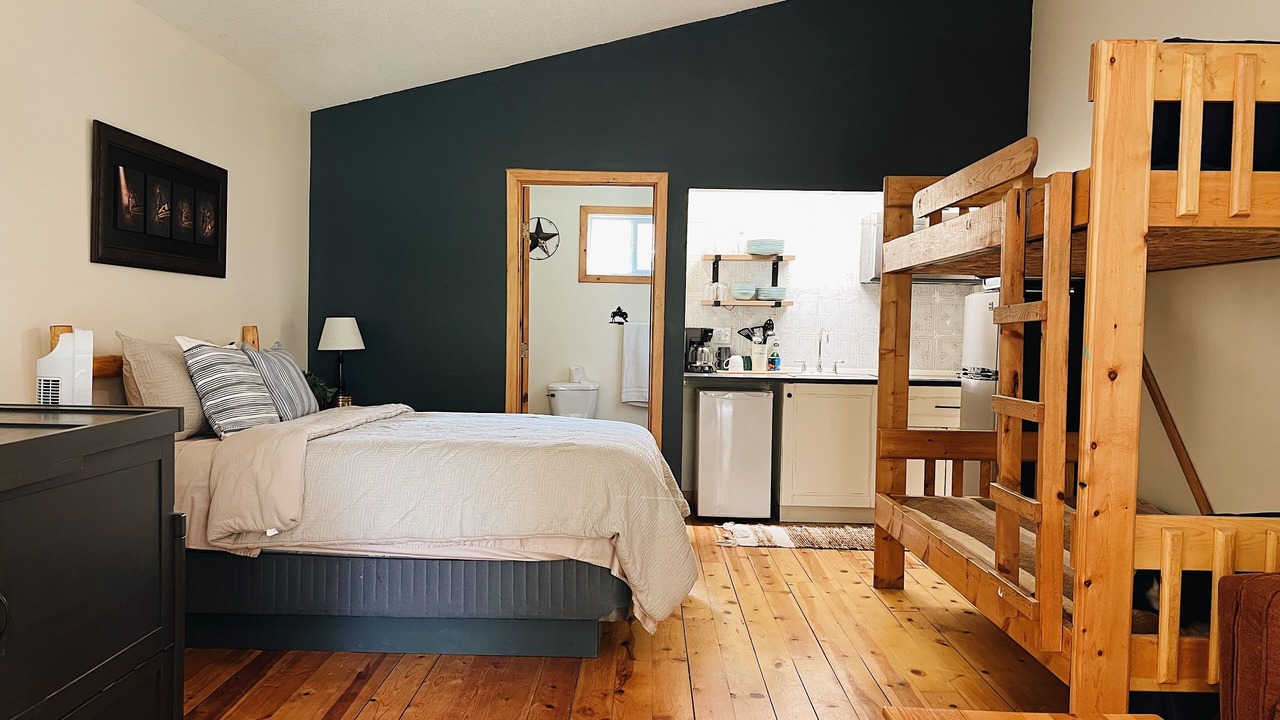 Photo of Livingroom in Division No. 9