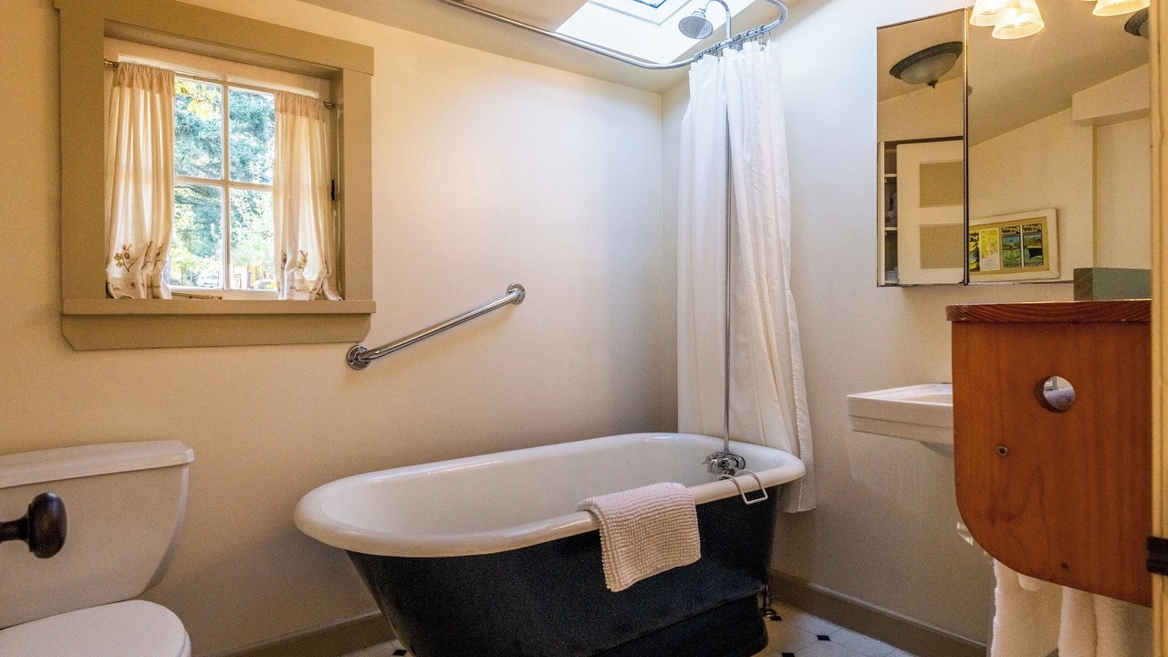 Photo of Bathroom in Bowen Island