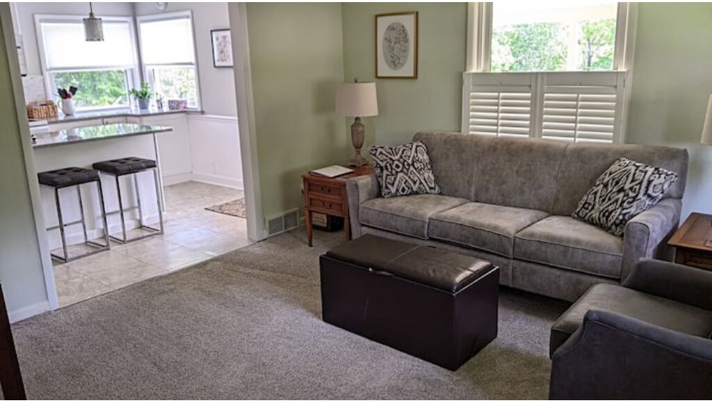 Photo of Livingroom in Northwest Akron