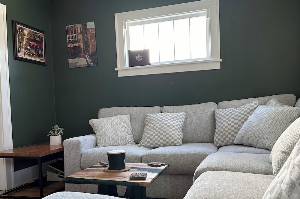 Photo of Livingroom in East Rochester