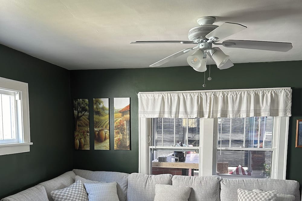 Photo of Livingroom in East Rochester