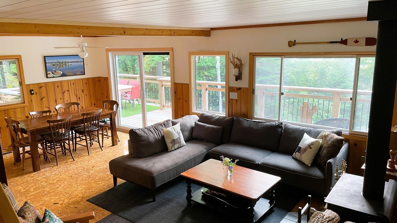 Photo of Livingroom in Lake of Bays