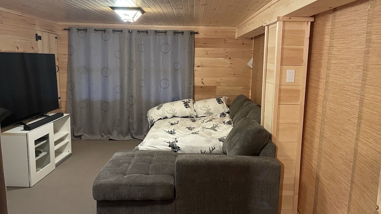 Photo of Livingroom in Lake of Bays