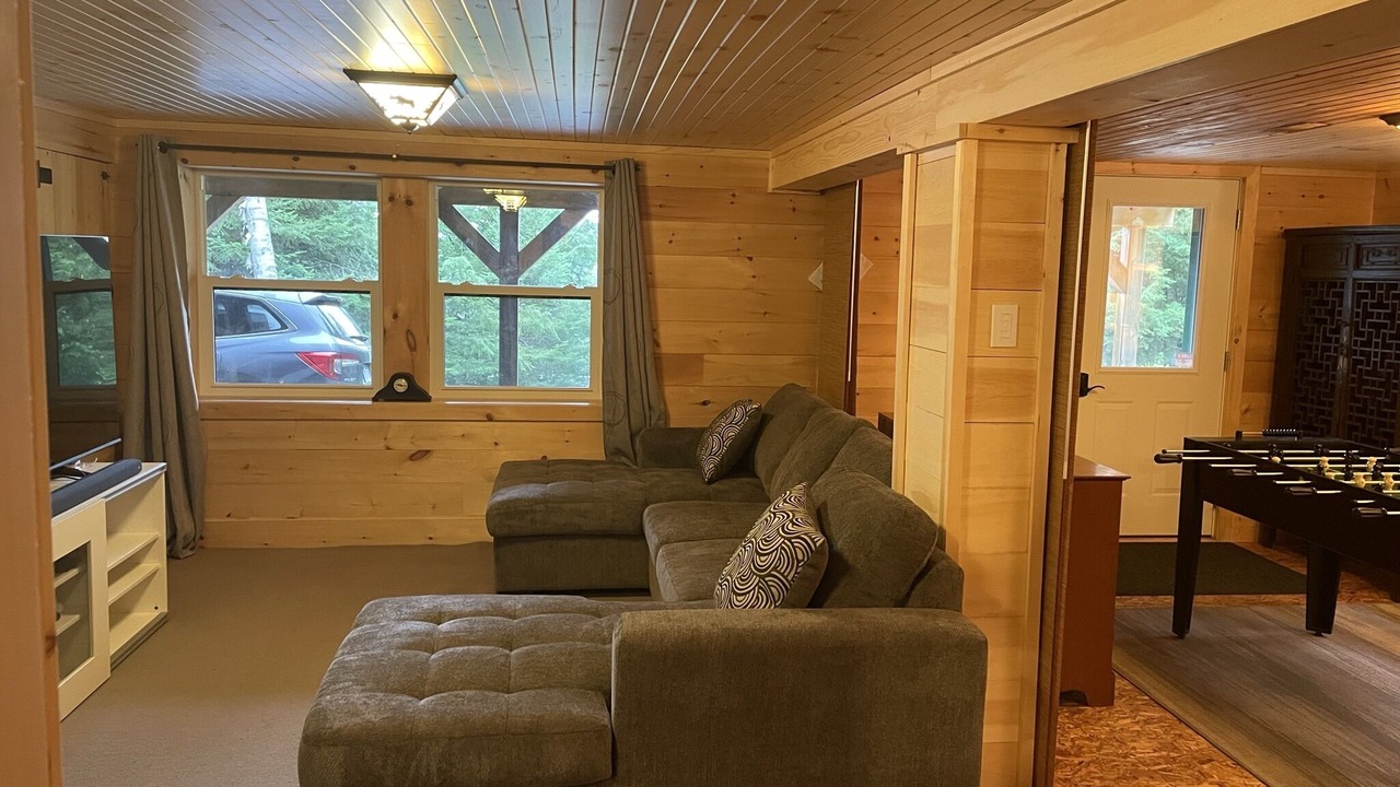 Photo of Livingroom in Lake of Bays