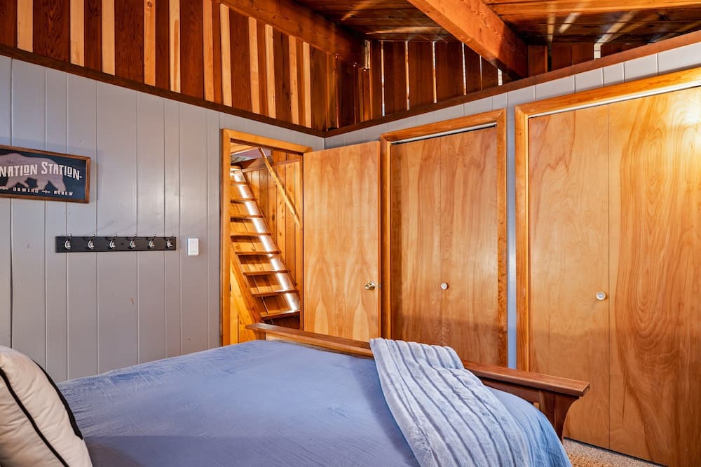 Photo of Bedroom in Scottsburg