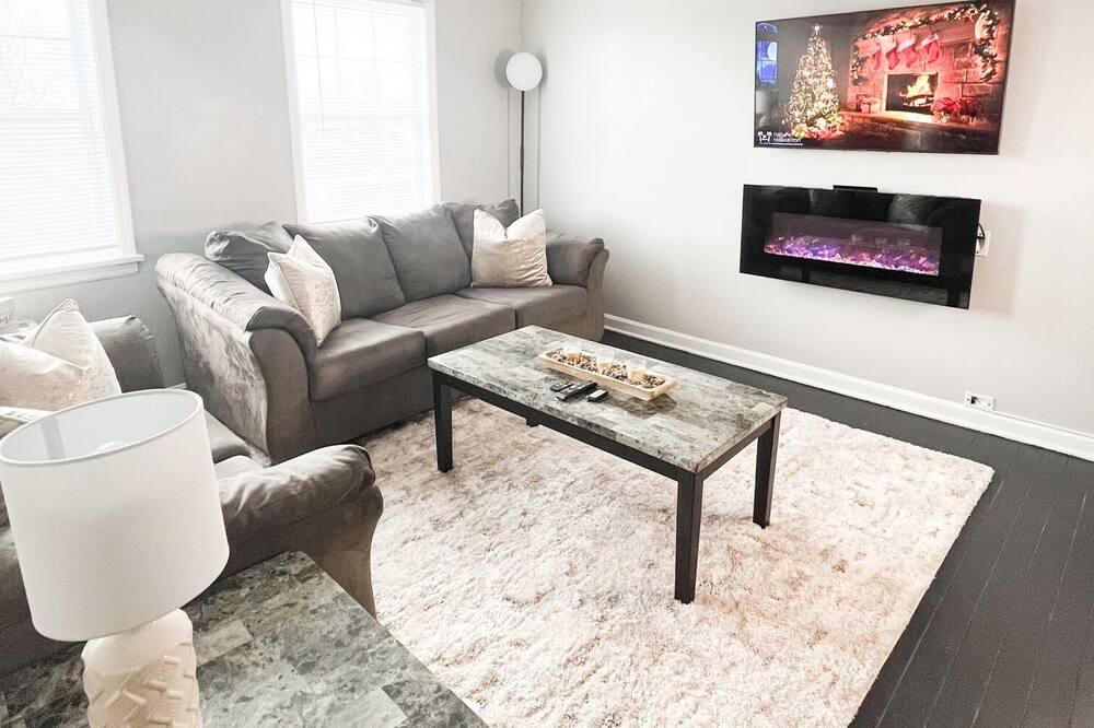 Photo of Livingroom in Kamm's Corners
