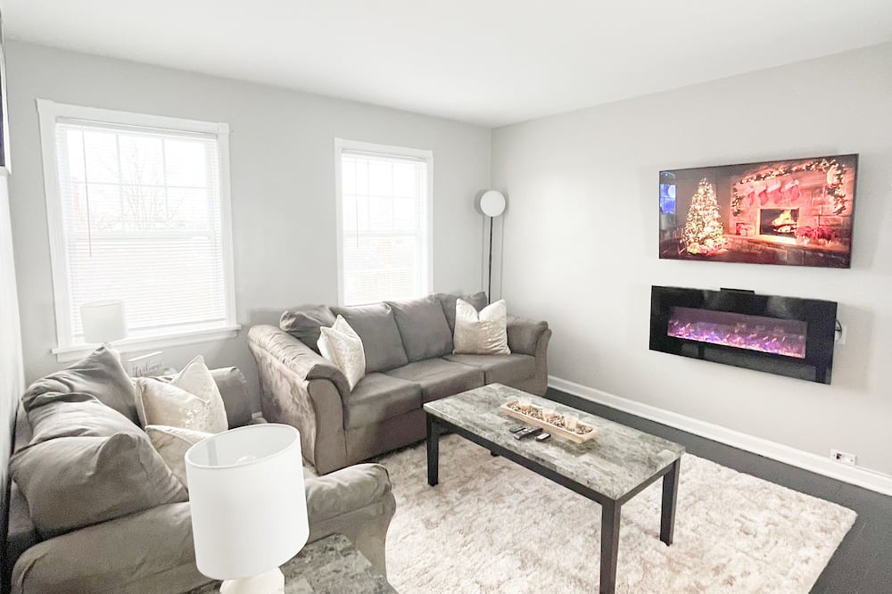 Photo of Livingroom in Kamm's Corners
