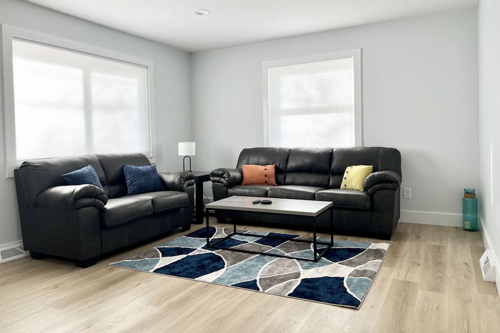 Photo of Livingroom in Highland Square
