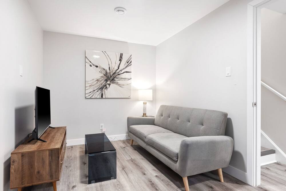 Photo of Livingroom in Ottawa Division