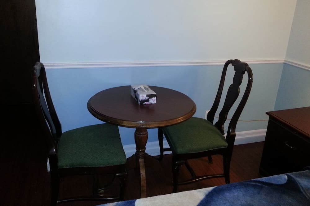 Photo of Livingroom in Humber Bay