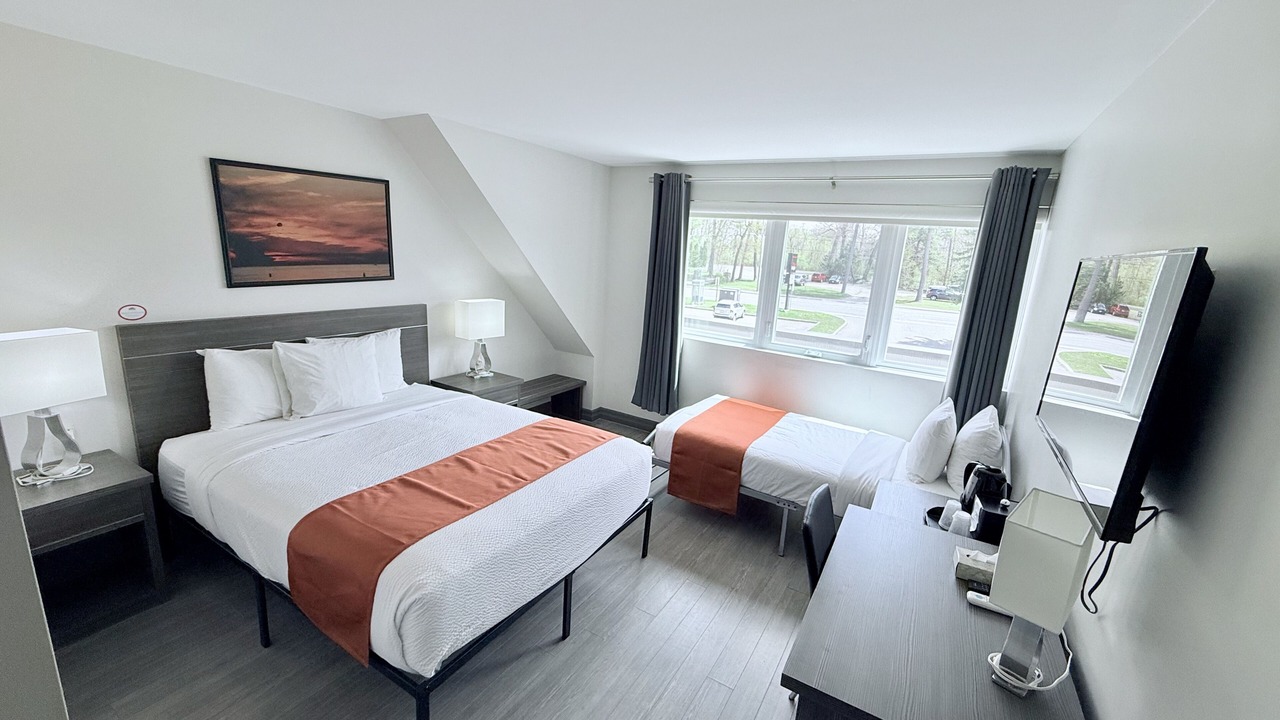 Photo of Bedroom in Grand Bend