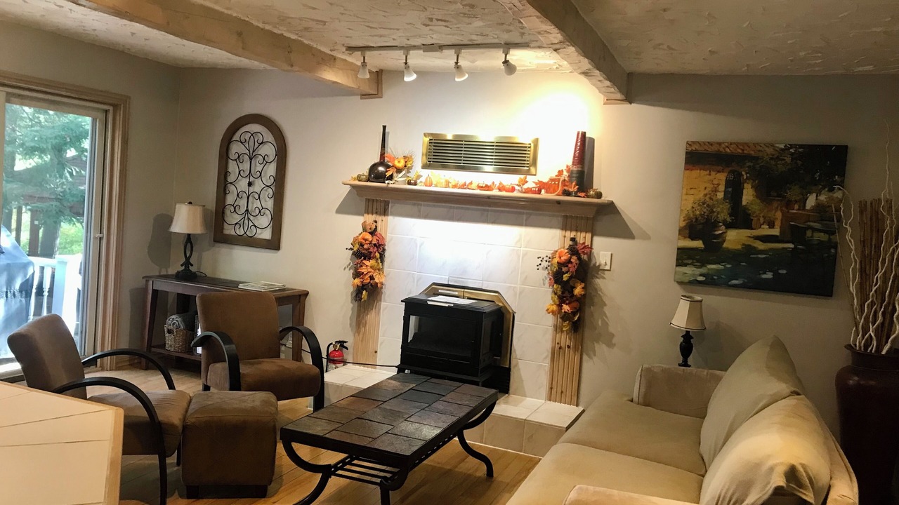 Photo of Livingroom in Lake of Bays