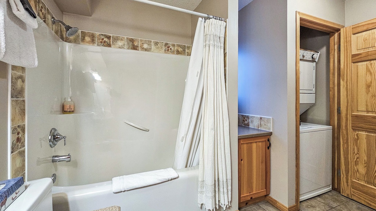 Photo of Bathroom in Radium Hot Springs