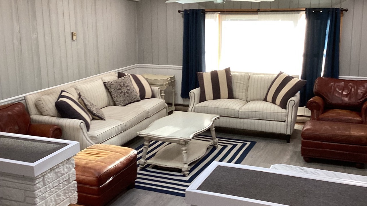 Photo of Livingroom in Lansing
