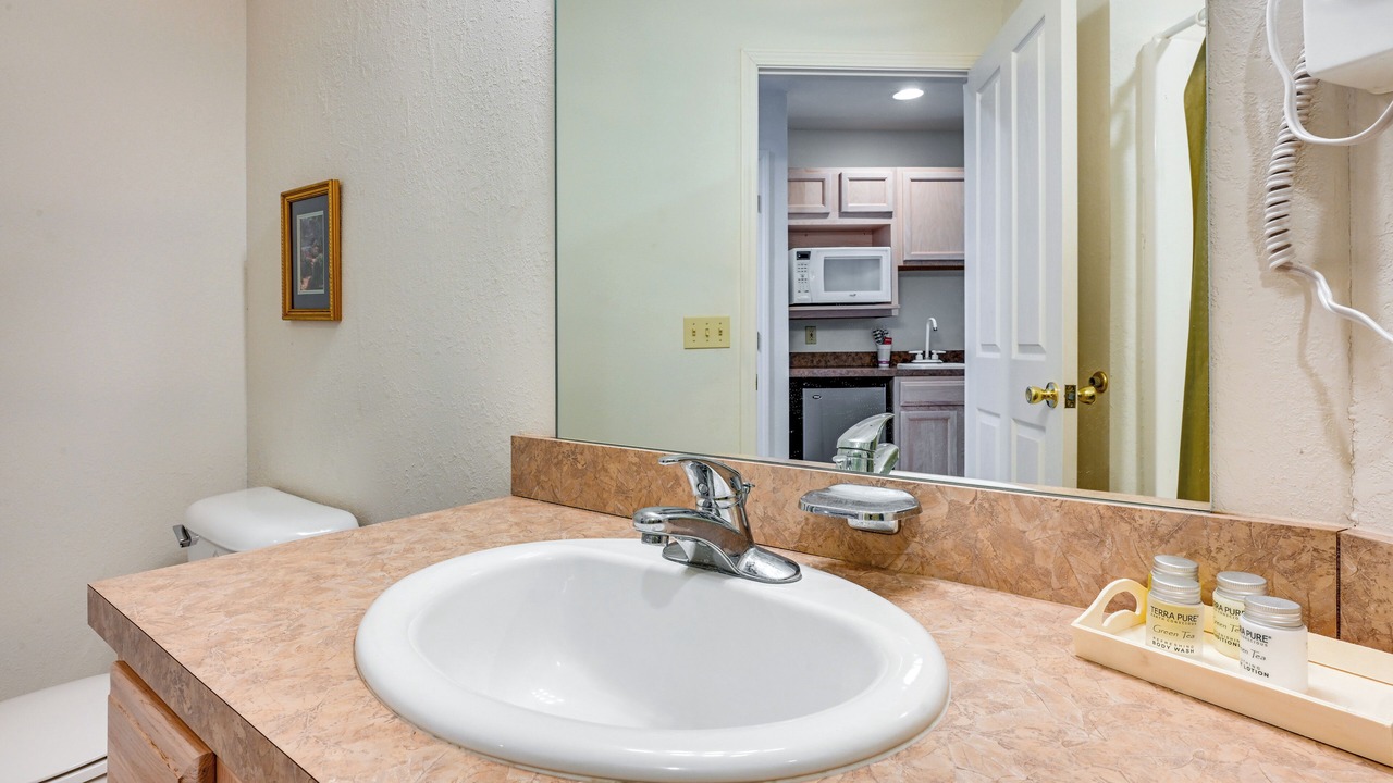 Photo of Bathroom in Pigeon
