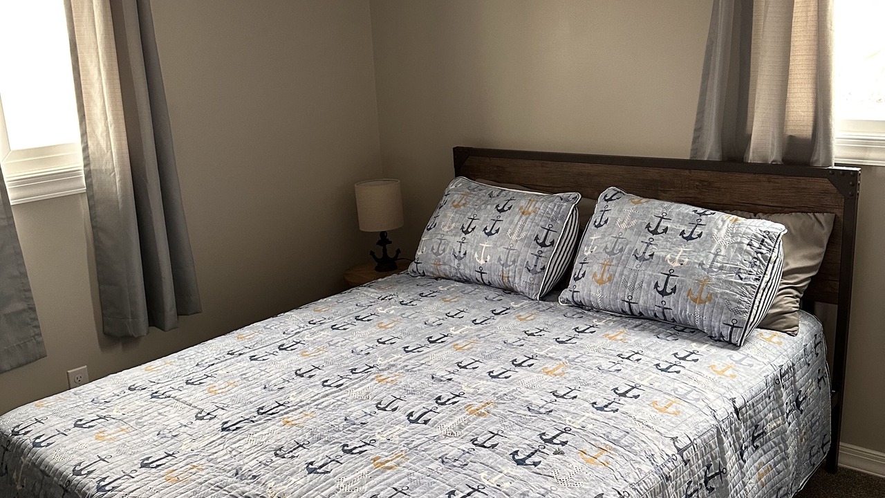 Photo of Bedroom in Oak Harbor