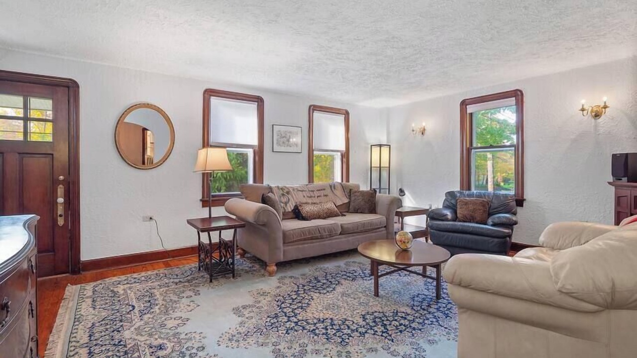 Photo of Livingroom in Kirtland