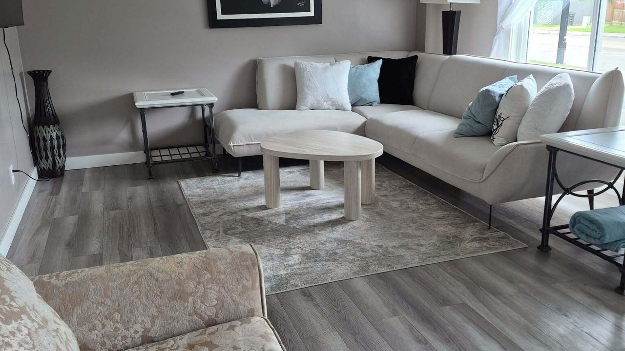 Photo of Livingroom in Sylvan Lake
