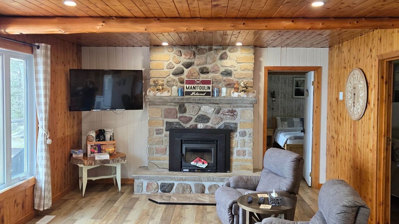 Photo of Livingroom in Manitoulin District
