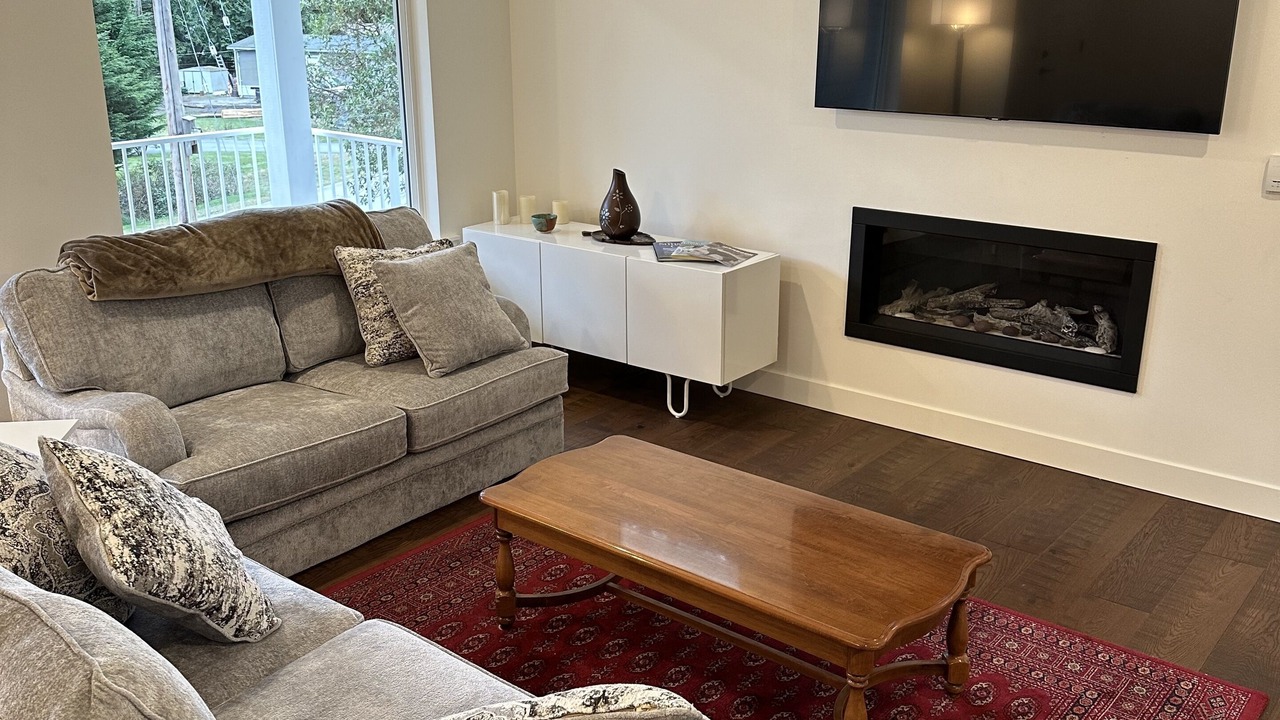 Photo of Livingroom in Madeira Park