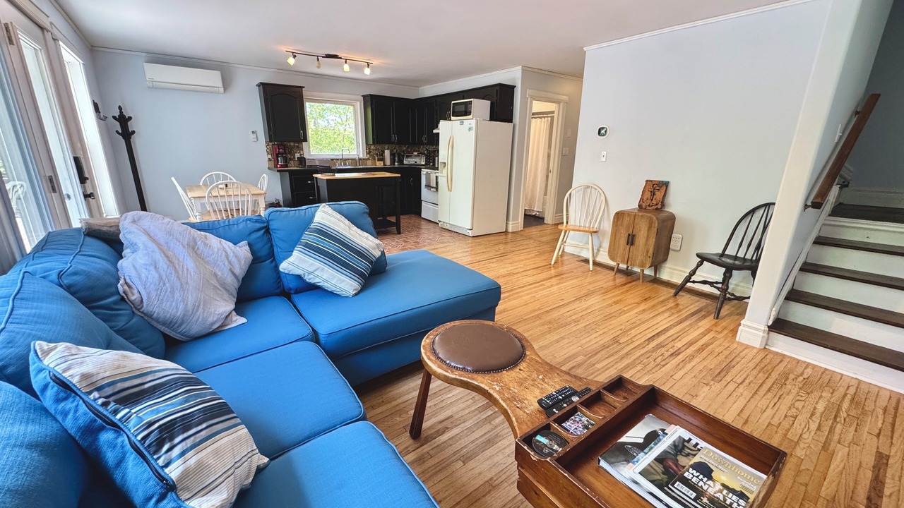 Photo of Livingroom in Brackley Beach