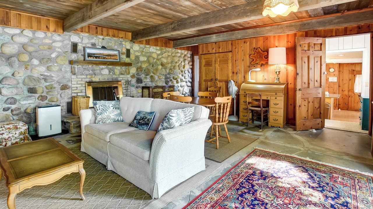 Photo of Livingroom in Scottsburg