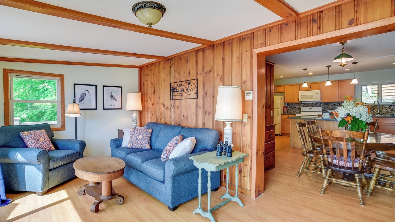 Photo of Livingroom in Scottsburg