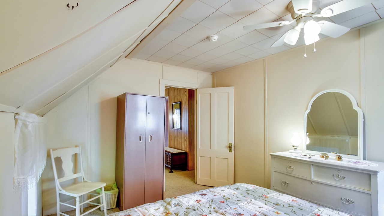 Photo of Bedroom in Scottsburg