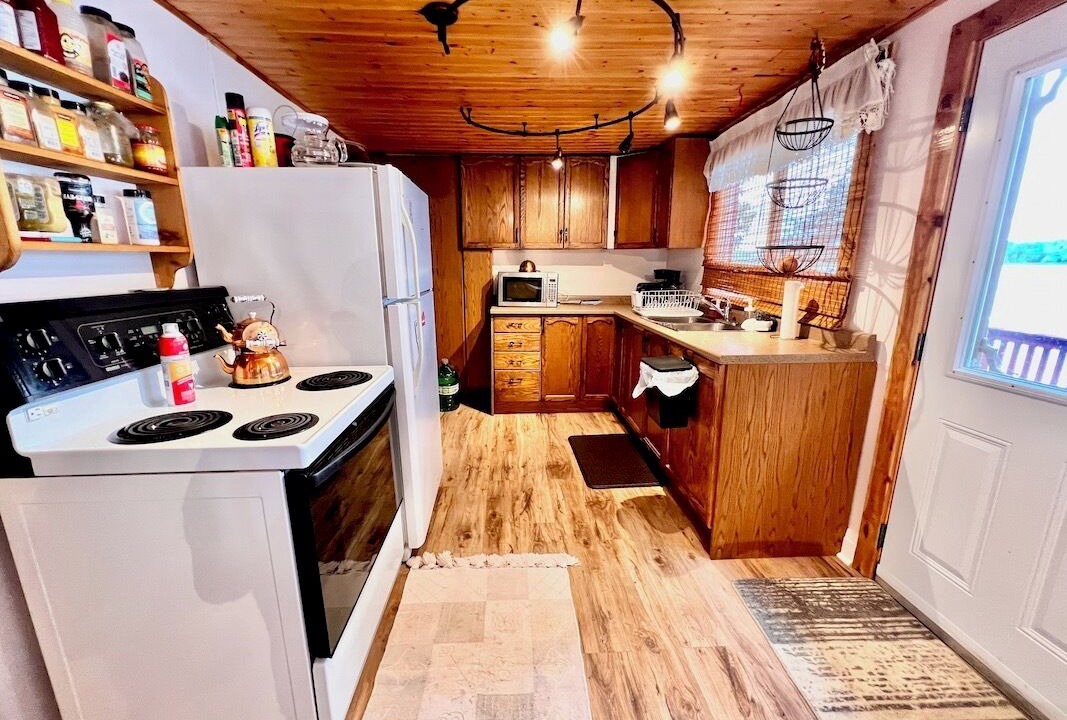 Photo of Kitchen in Head Lake