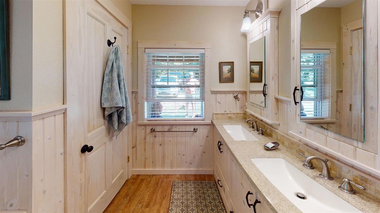 Photo of Bathroom in Levering