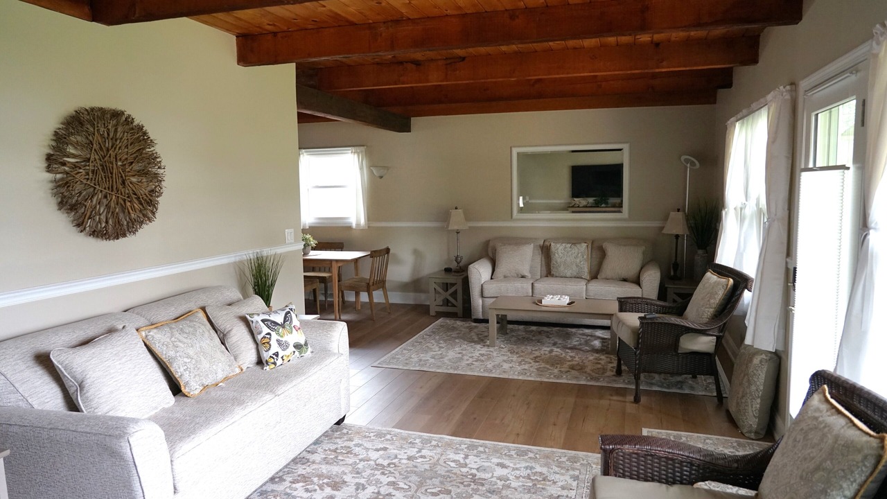 Photo of Livingroom in Huron