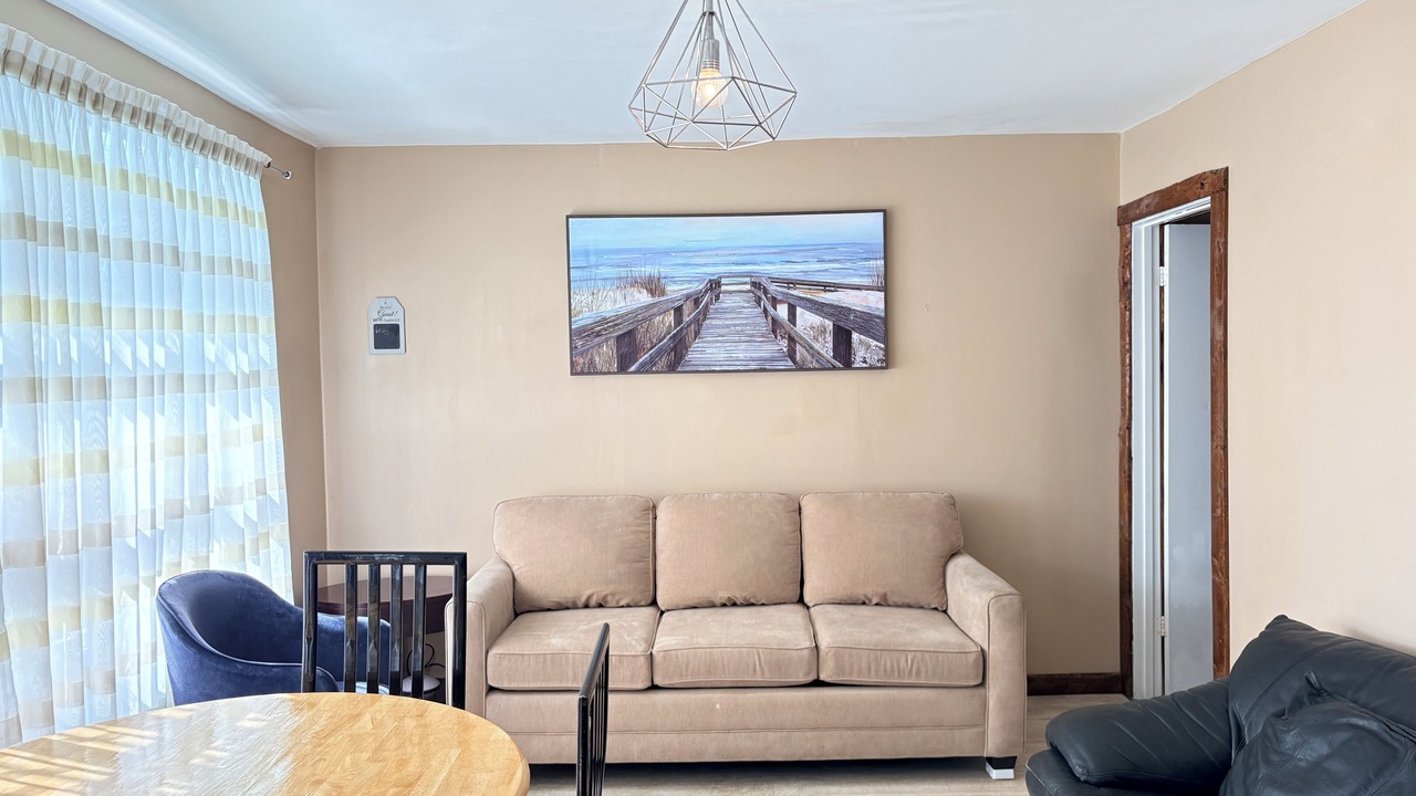 Photo of Livingroom in Wasaga Beach
