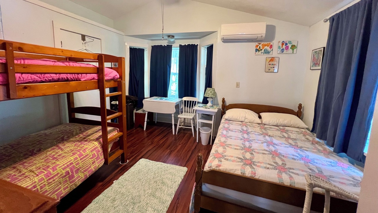 Photo of Bedroom in Lakeside