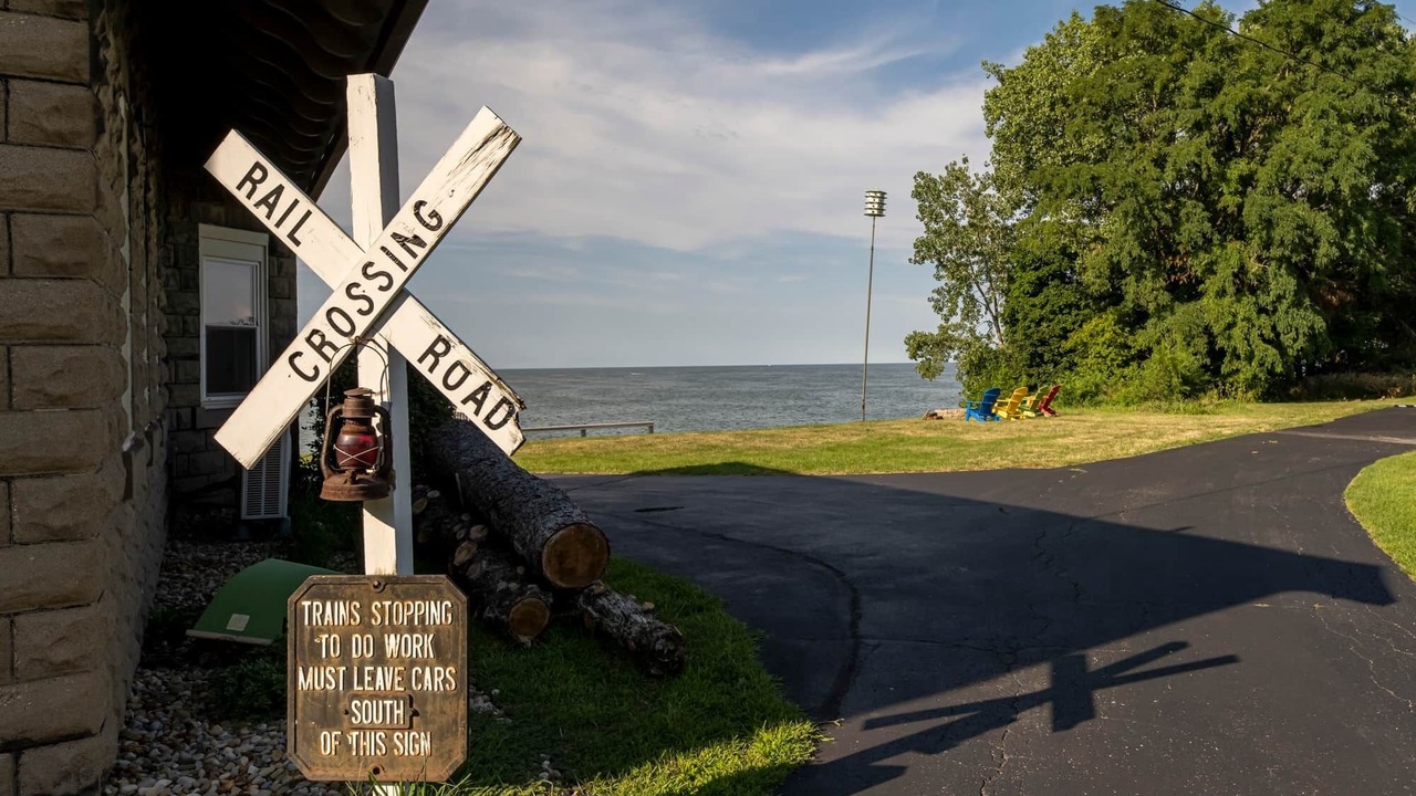 Photo of Others in Huron