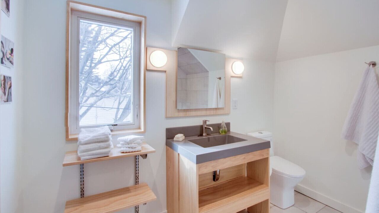 Photo of Bathroom in Maple City