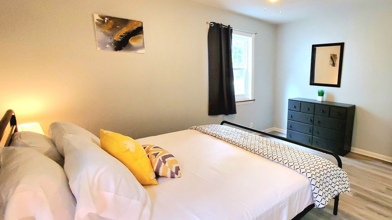 Photo of Bedroom in Euclid