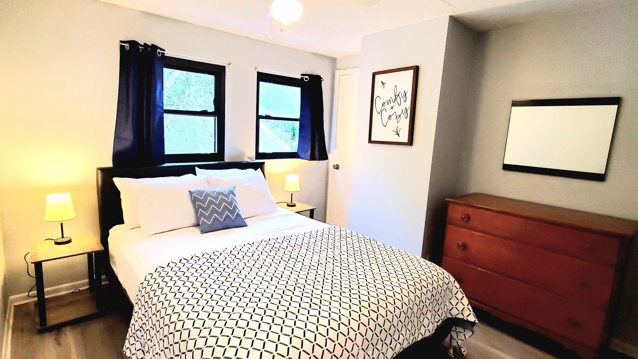 Photo of Bedroom in Euclid