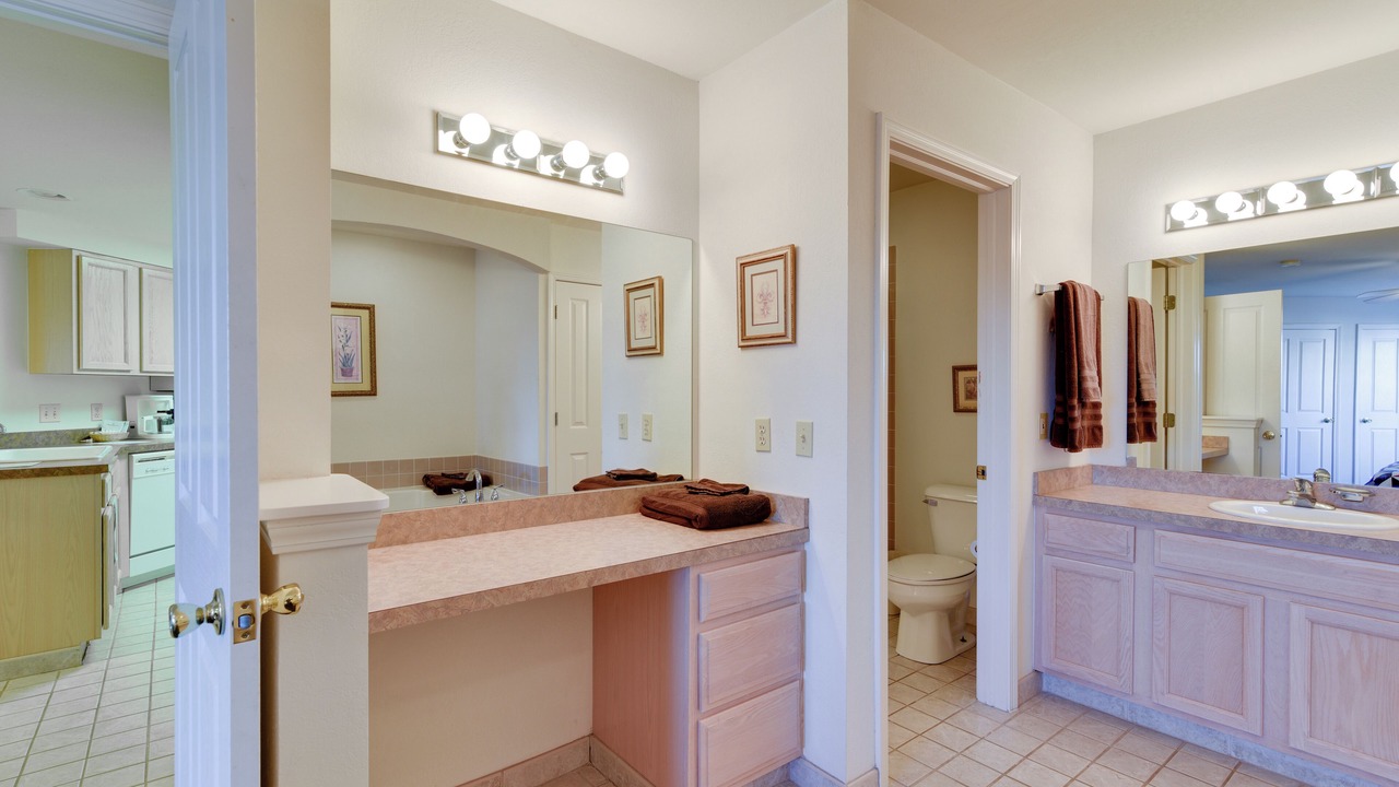 Photo of Bathroom in Pigeon