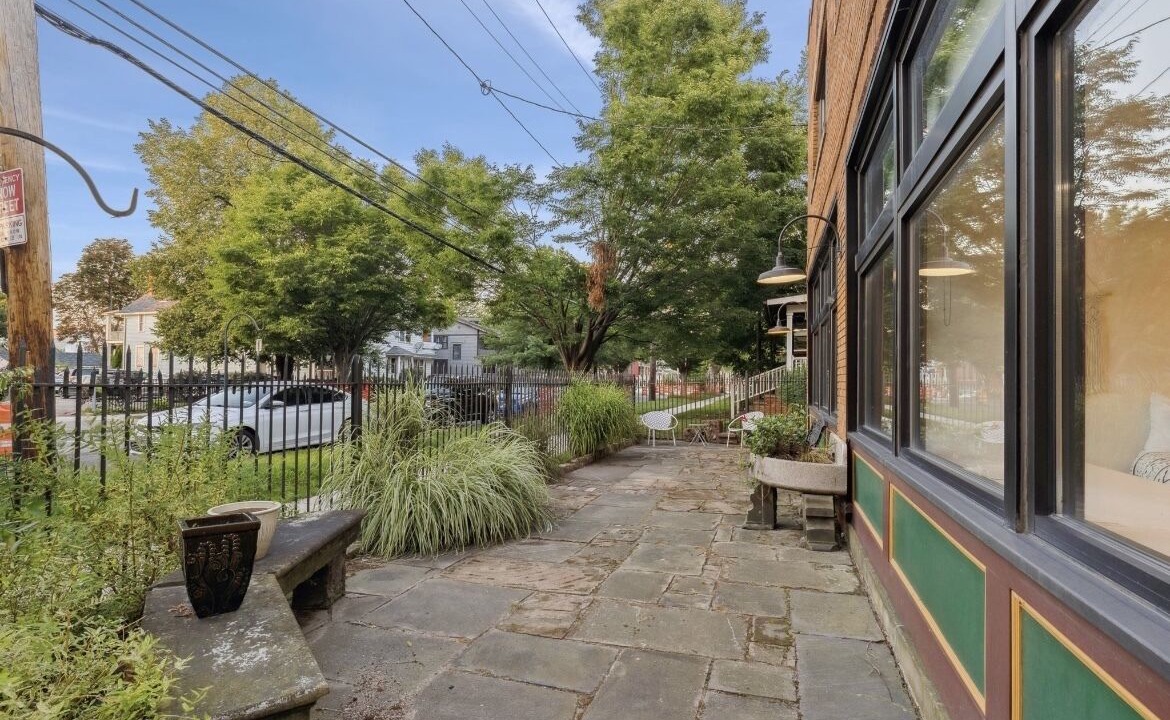 Photo of Patio Balcony in Detroit - Shoreway