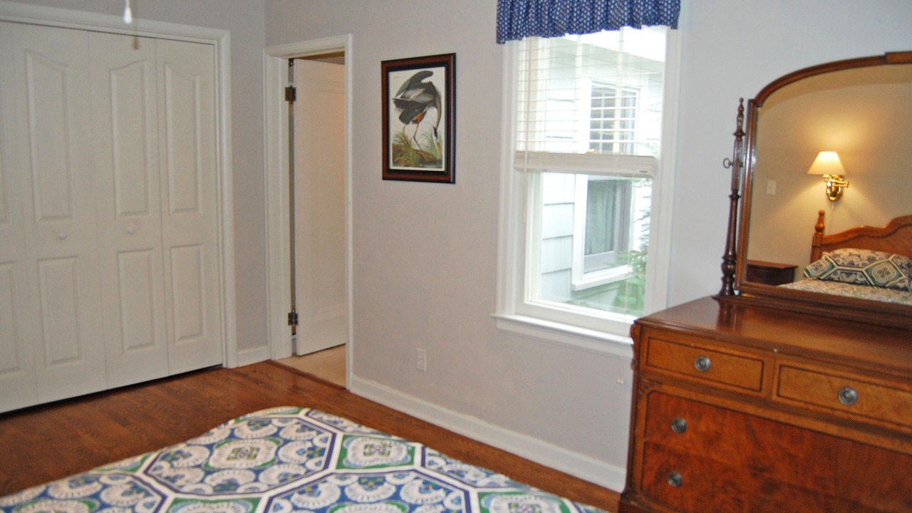 Photo of Bedroom in Maple City
